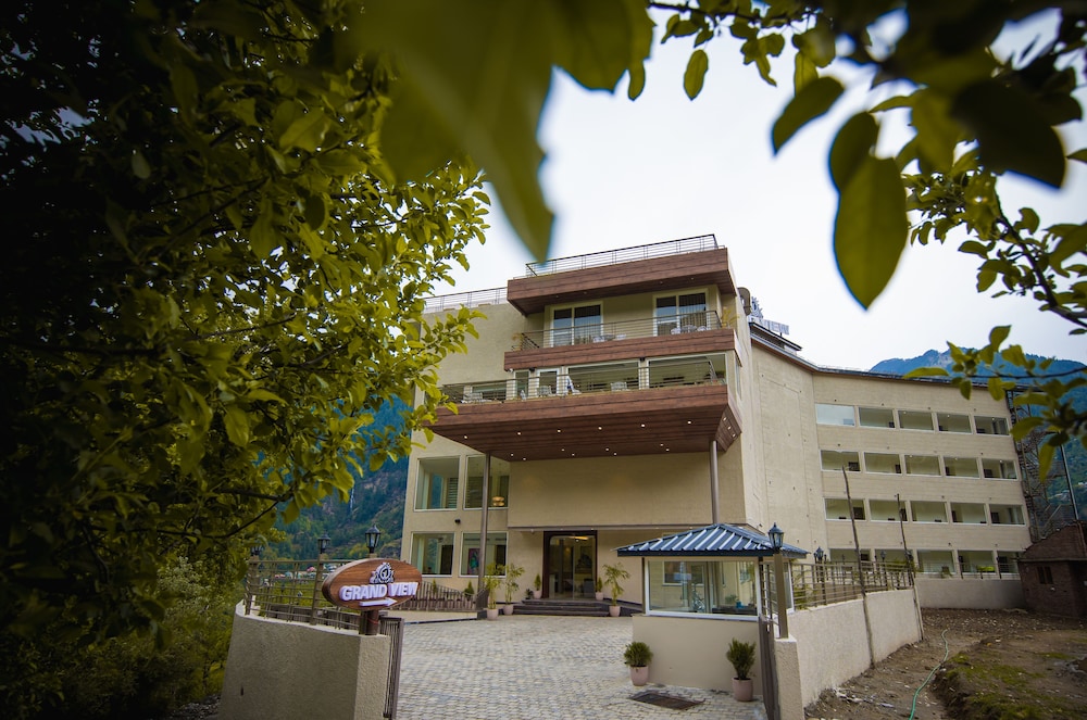 juSTa Grand View Resort & Spa Manali 9/73