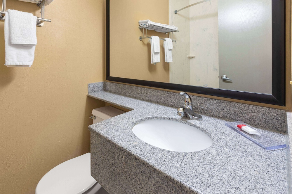 Days Inn by Wyndham Wauseon 45/49