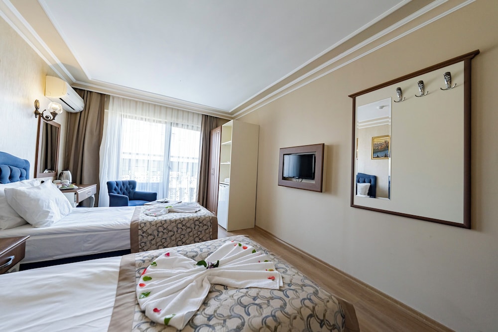 STANDARD, TWIN BEDS, CITY VIEW