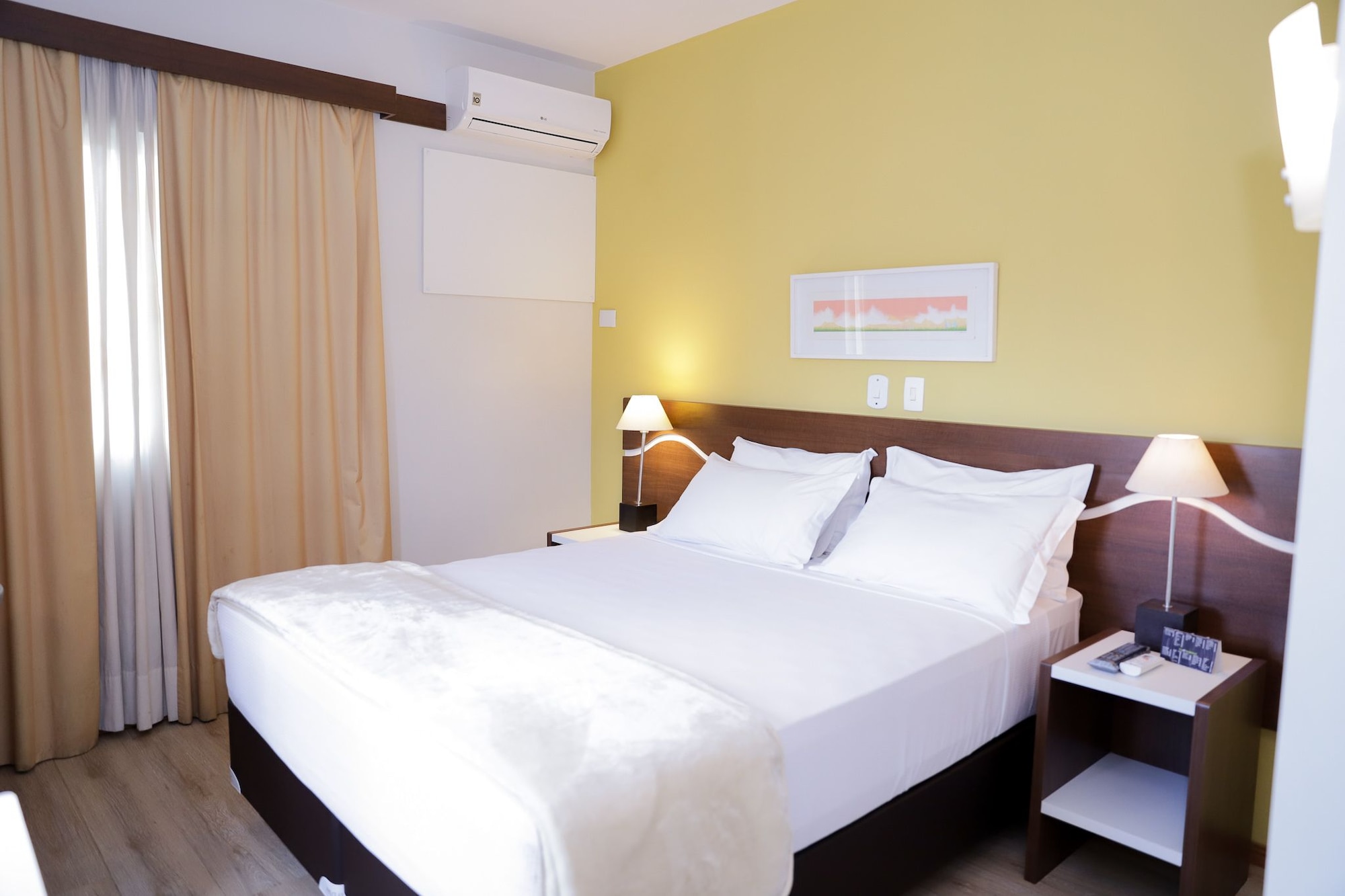 EXECUTIVE DOUBLE BED - 1 DOUBLE BED