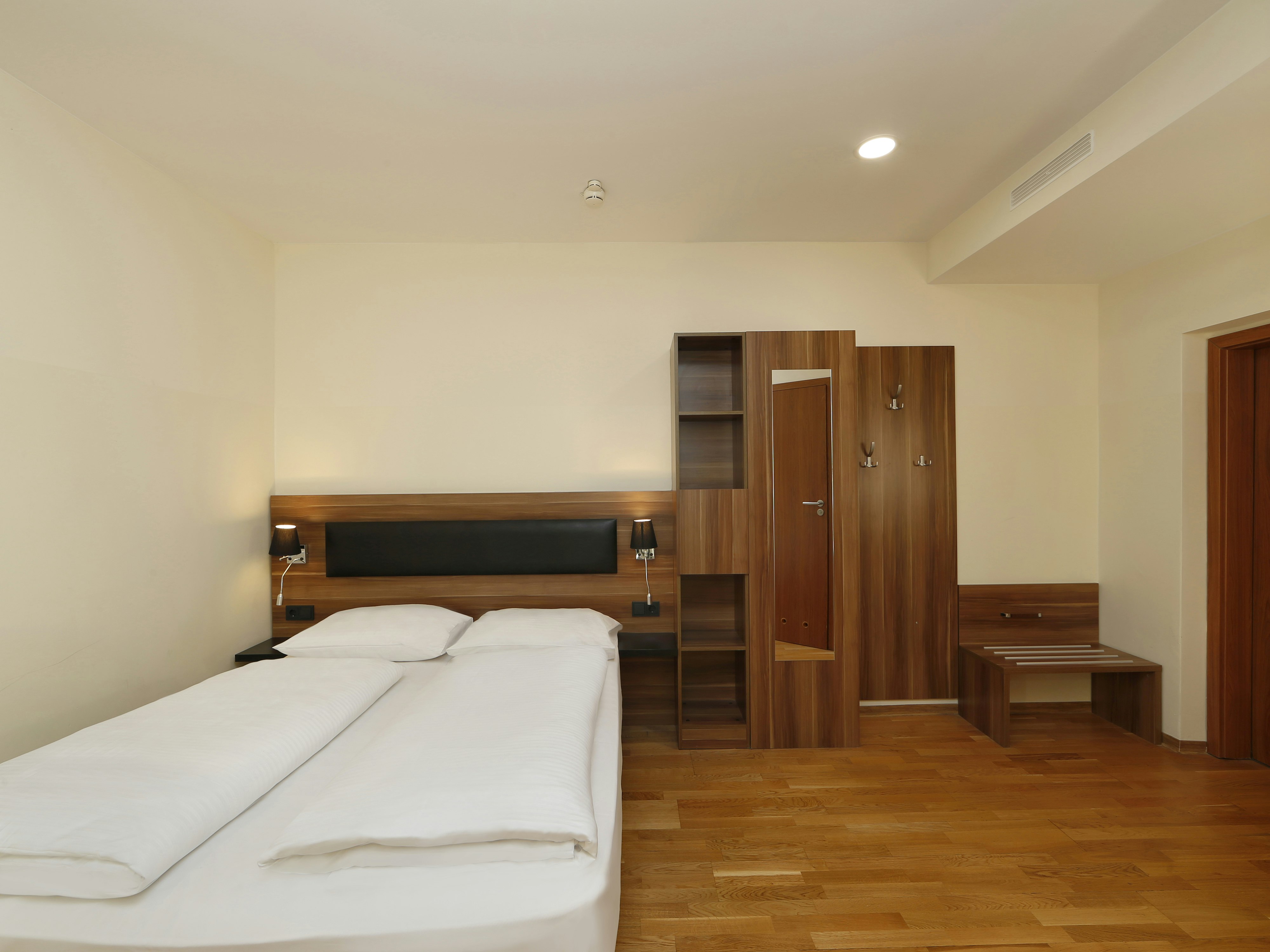 B&B HOTEL Berlin-Adlershof 18/40