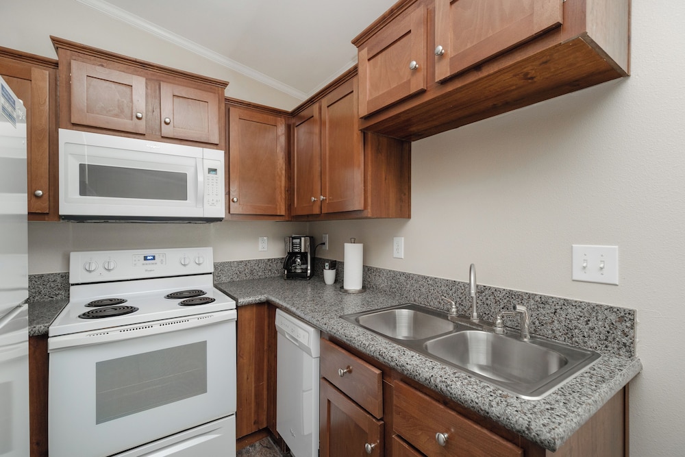 Freeport Extended Stay Studios 50/50