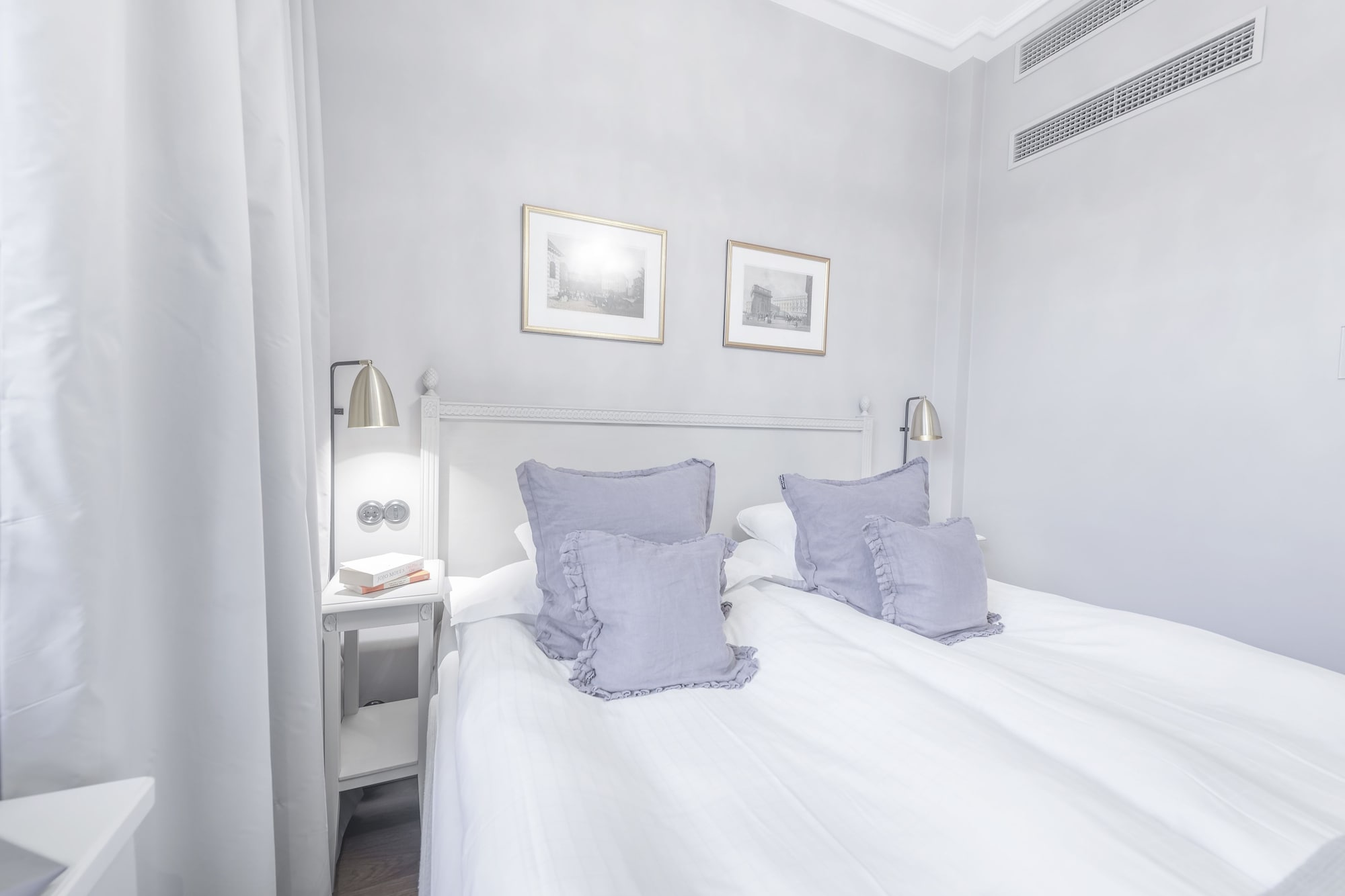 ROOM, DOUBLE BED, SMALL