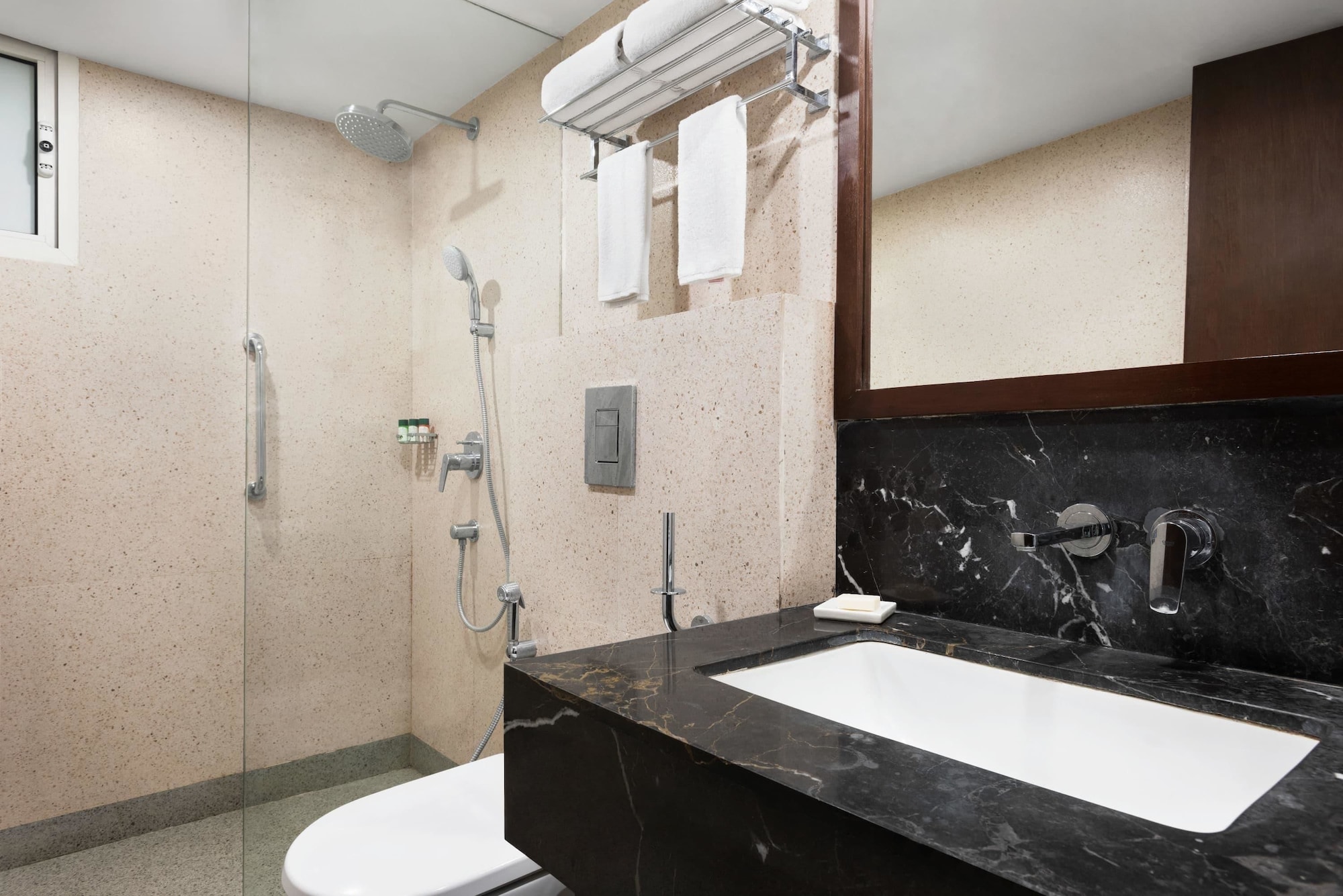 جناح بسرير كوين للمدخنين، Howard Johnson by Wyndham Kolkata 5/7