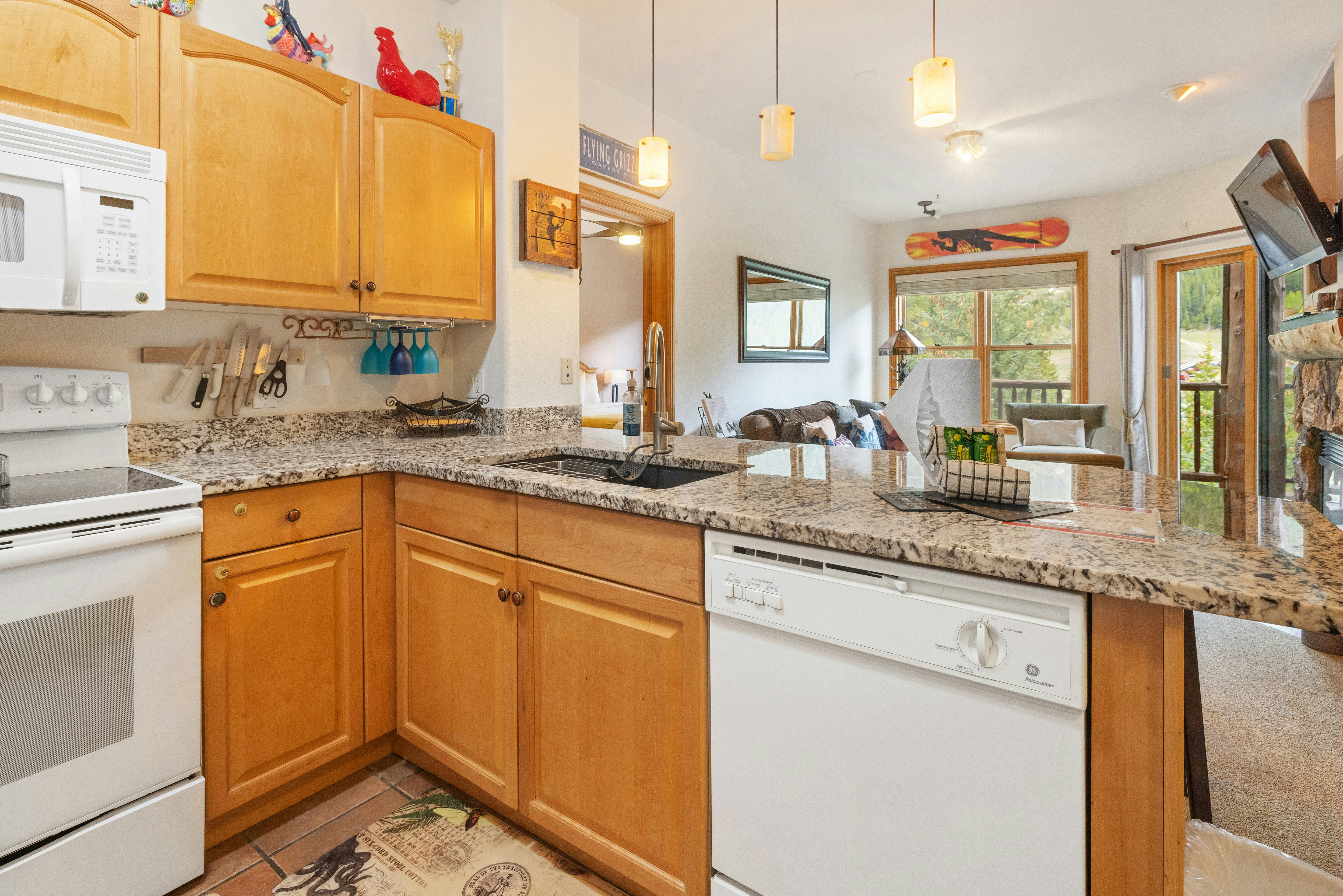 Gateway Mountain Lodge 73/75
