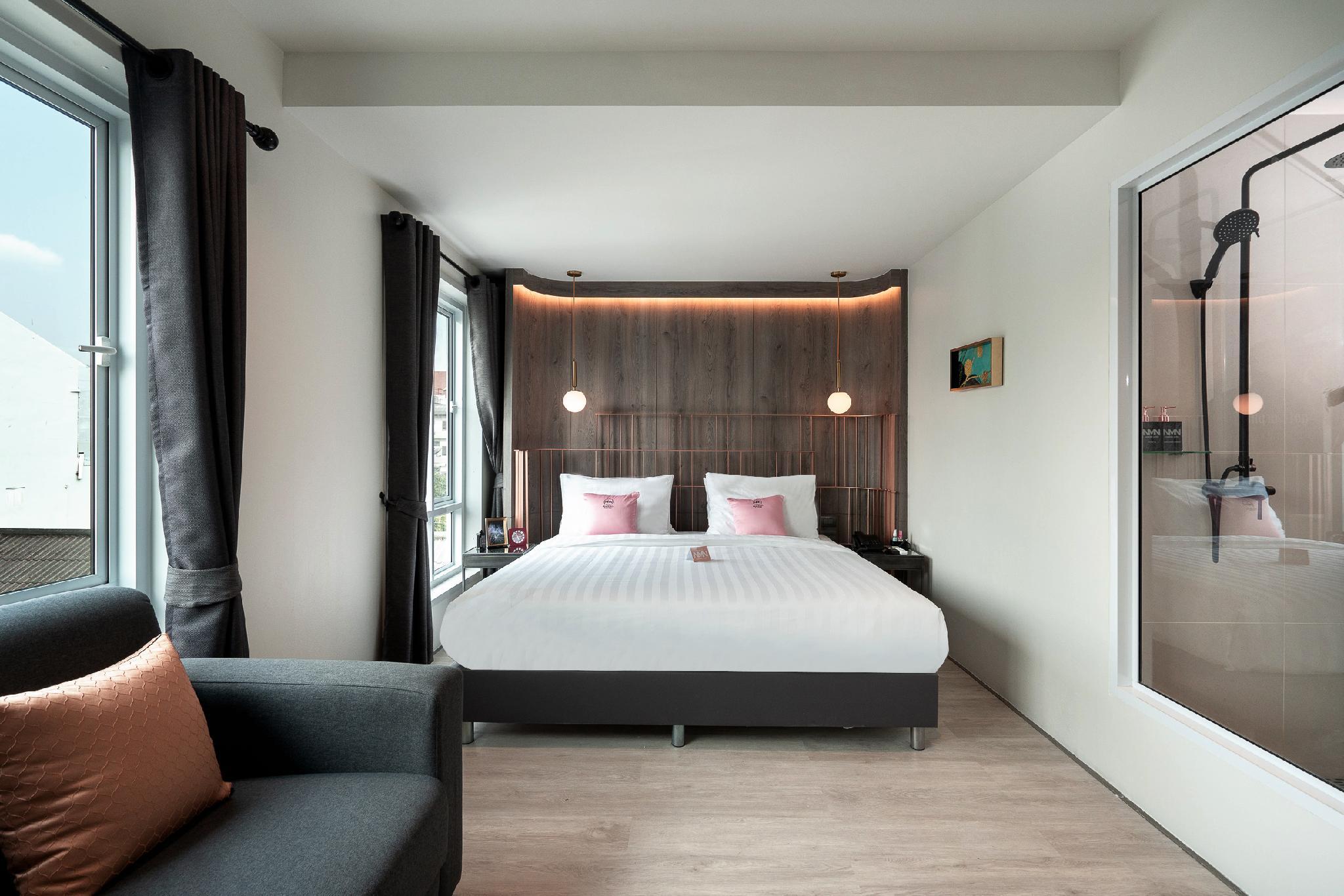 Mini, Suite, King Bed