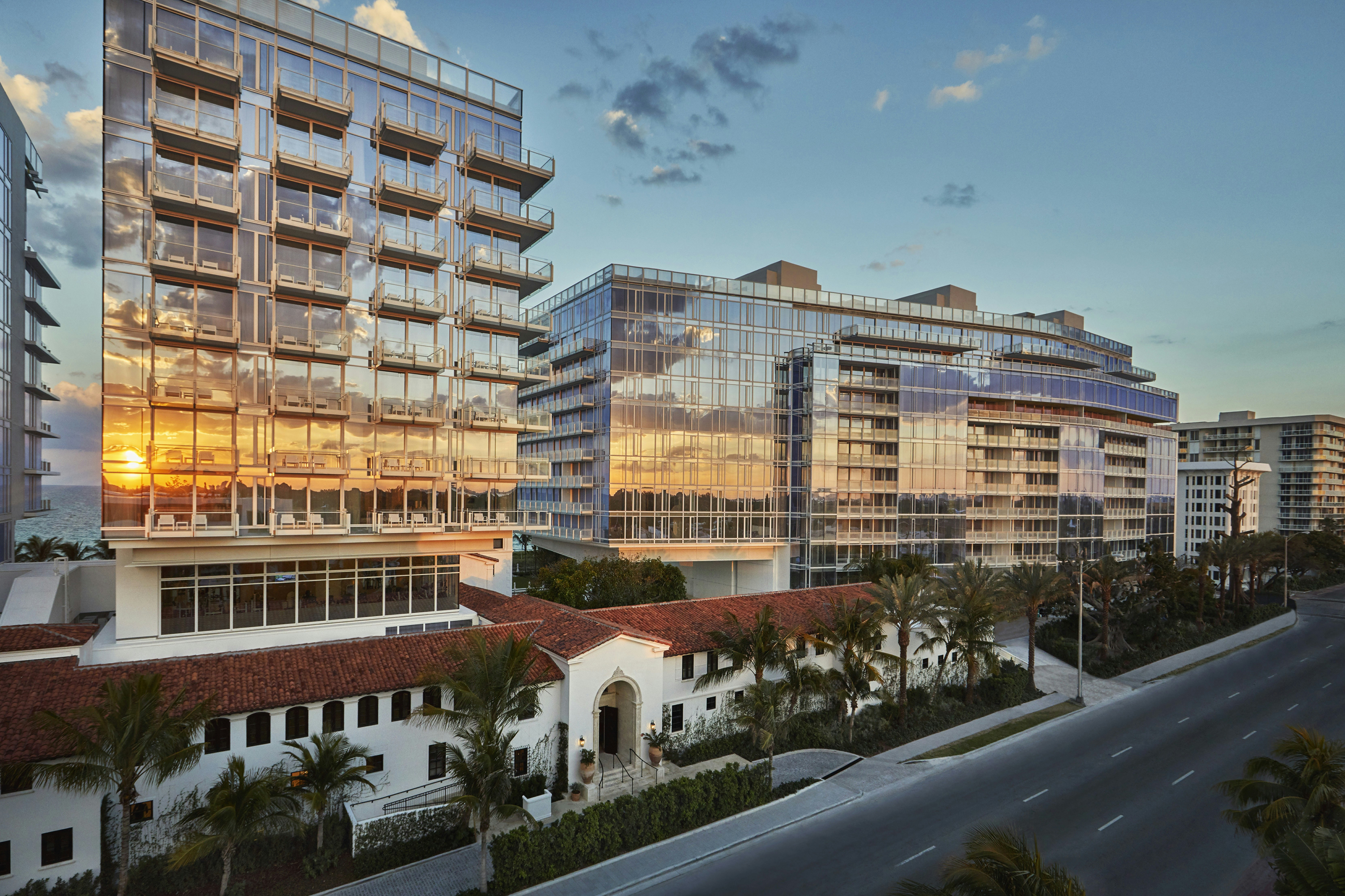 Four Seasons Hotel At The Surf Club 2/56