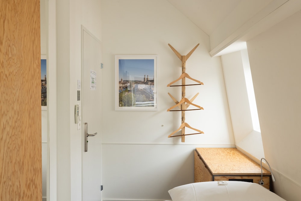 Fred Guest House Zurich Hauptbahnhof 50/50