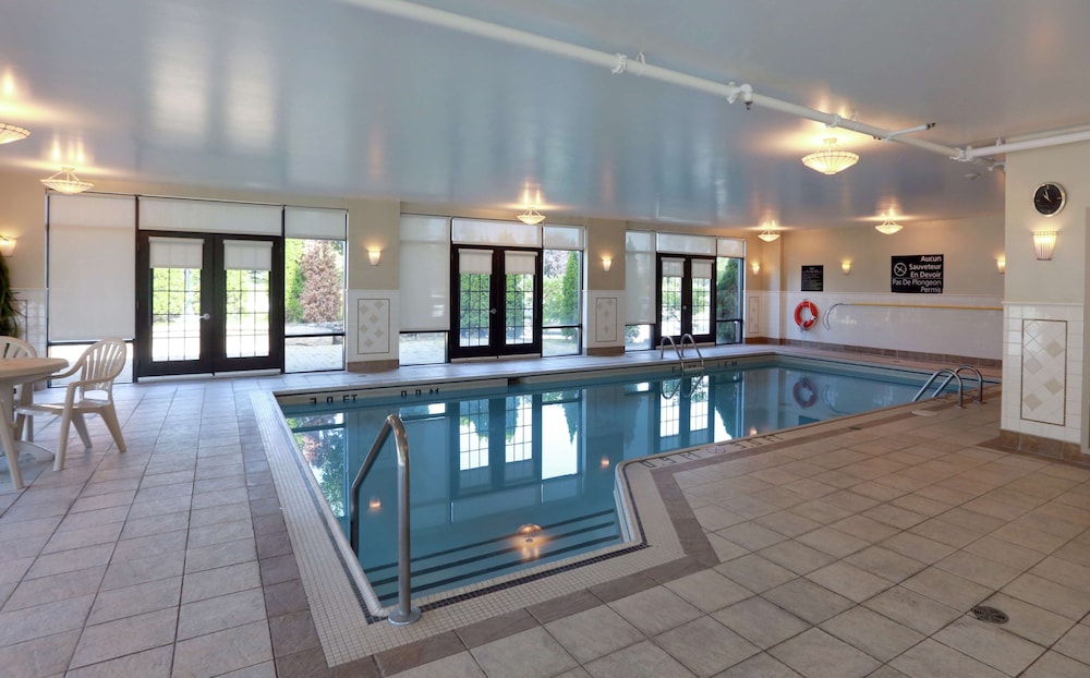 Hampton Inn and Suites by Hilton Laval 5/71