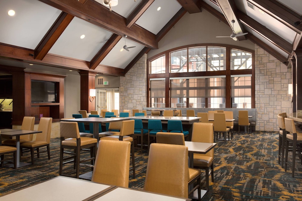 Residence Inn by Marriott Kansas City Airport 39/40