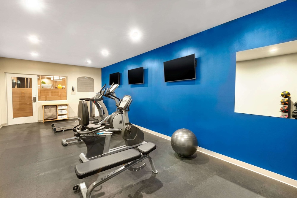 Microtel Inn and Suites by Wyndham Farmington 18/30