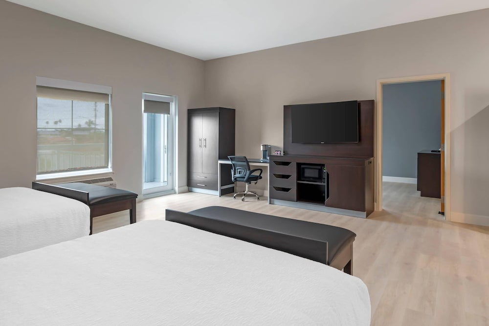 The J Hotel Dunedin Clearwater, an Ascend Collection Hotel 24/50