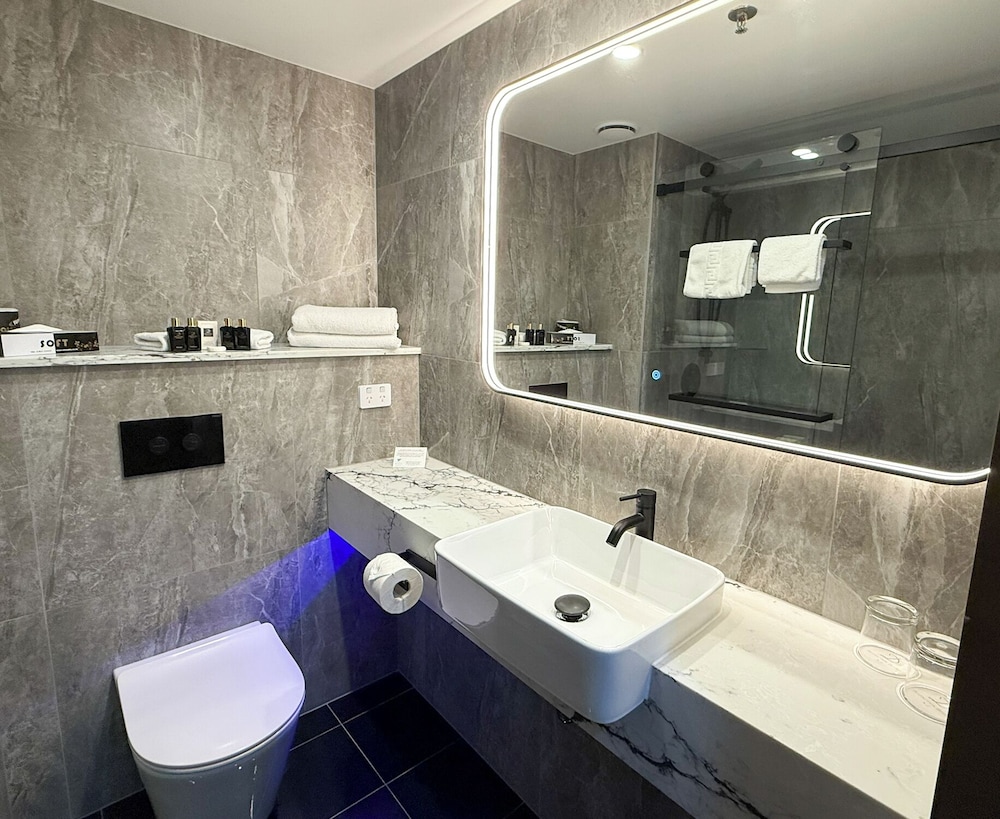 Distinction Te Anau Hotel and Villas 67/68