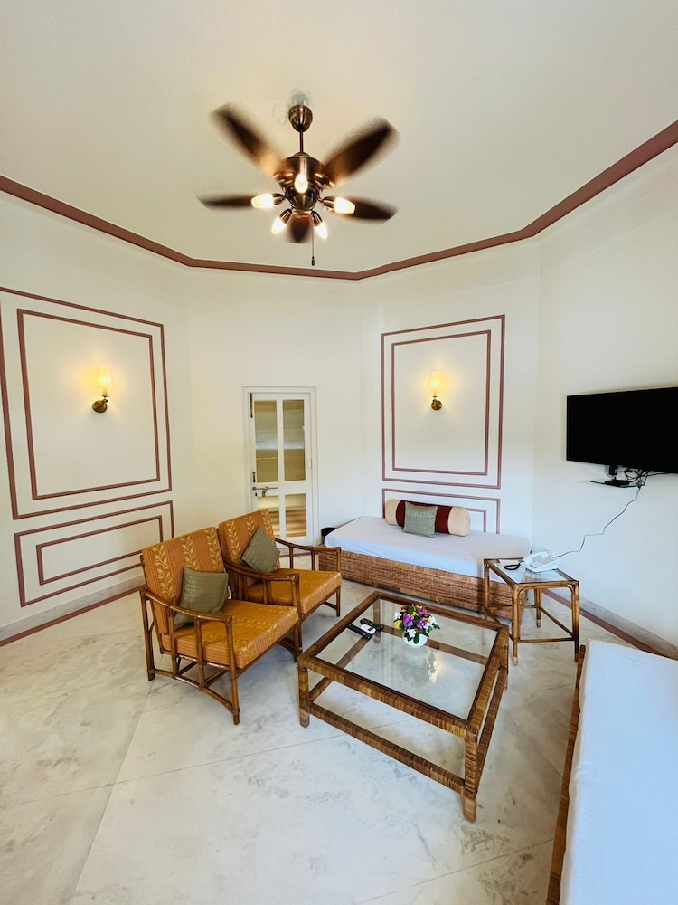 Shikarbadi Hotel 24/50