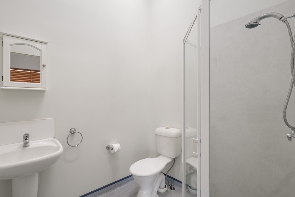 Tin Can Bay's Sleepy Lagoon Motel 38/42
