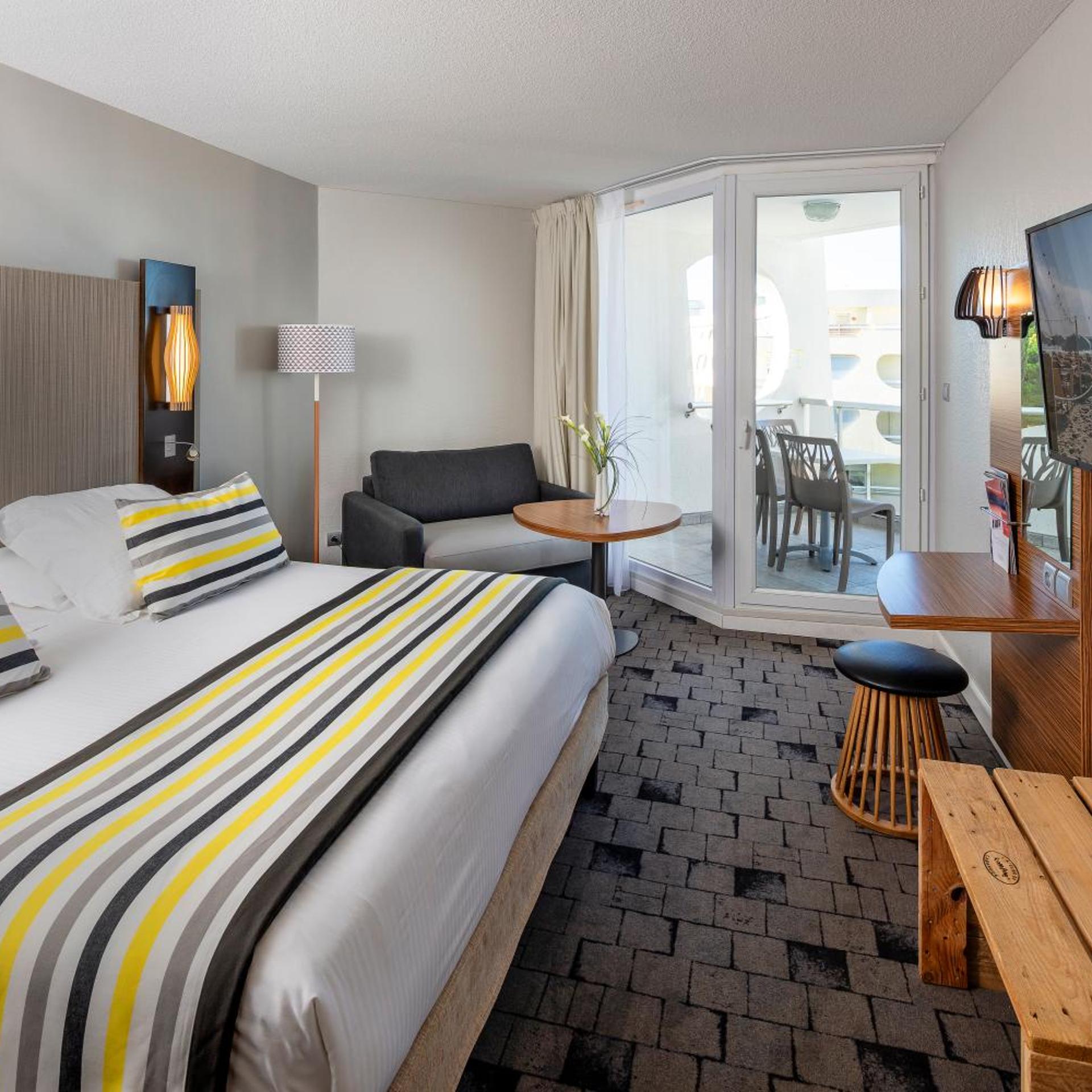 Room, Double Bed, Lateral Side Sea View