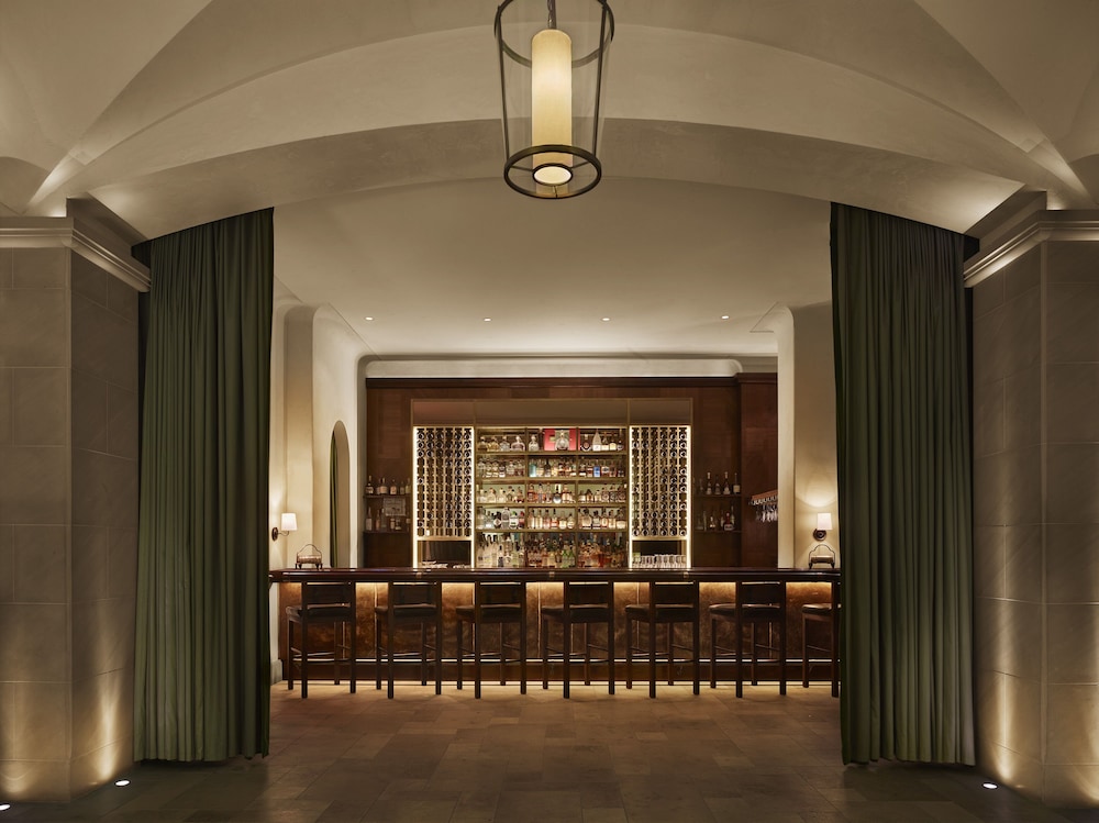 Refinery Hotel 6/48
