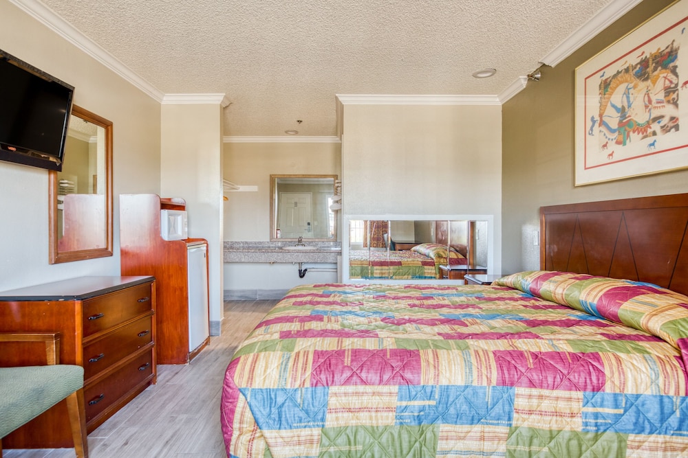 Heritage Inn And Suites 25/58