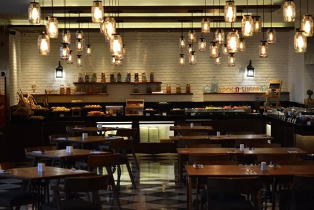 Luminor Hotel Jemursari 6/52