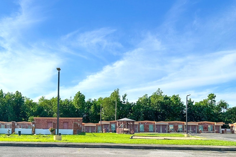 OYO Hickory House Inn 31/38