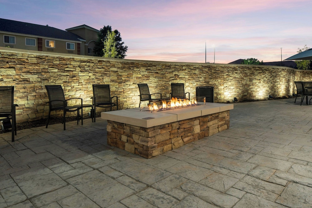 Fairfield Inn Suites Dallas Dfw Airport North Irving 34/38