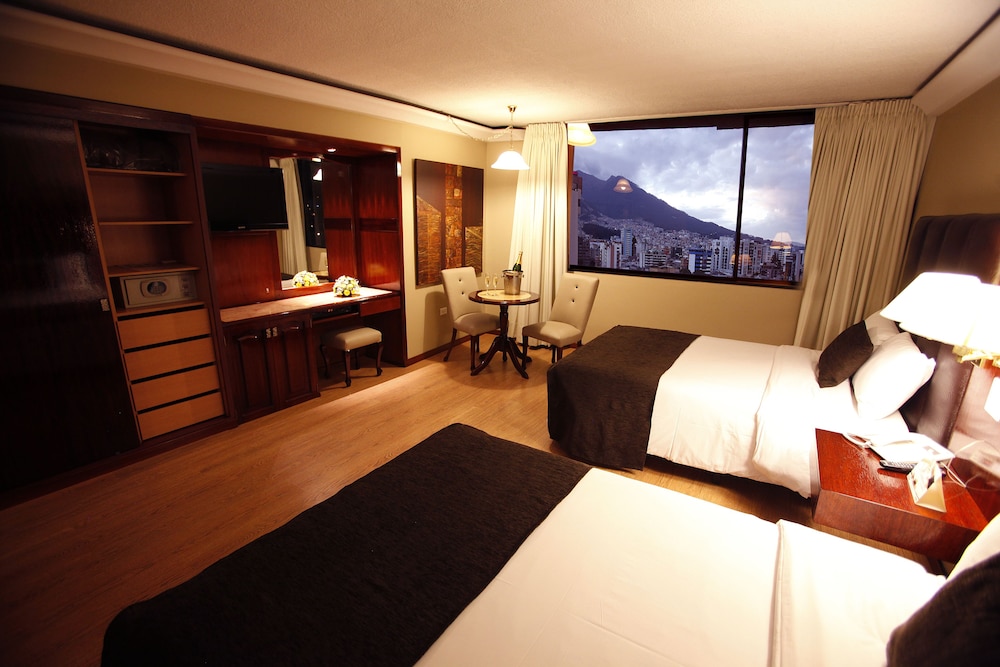 HOTEL REINA ISABEL 12/64