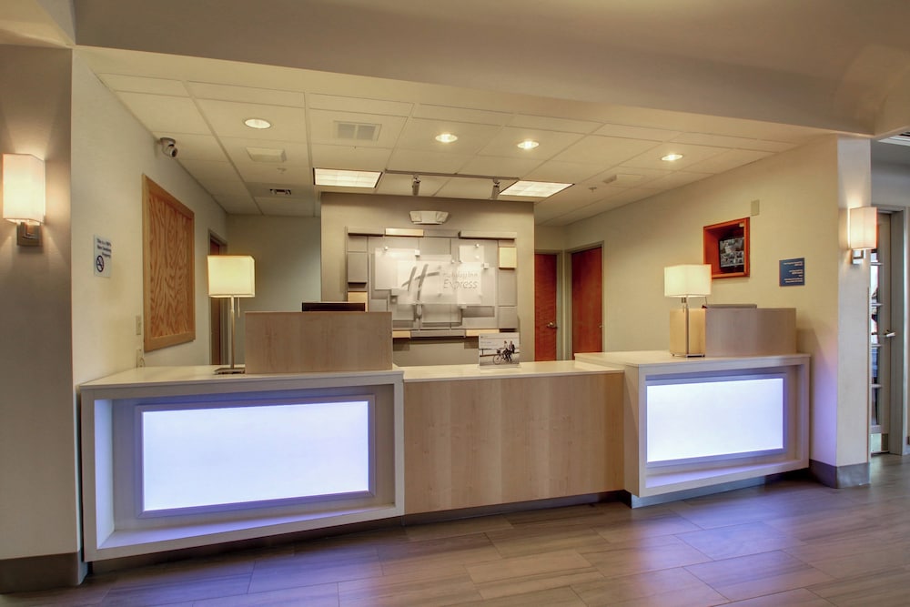 Holiday Inn Express Milwaukee N Brown Deer Mequon 5/67