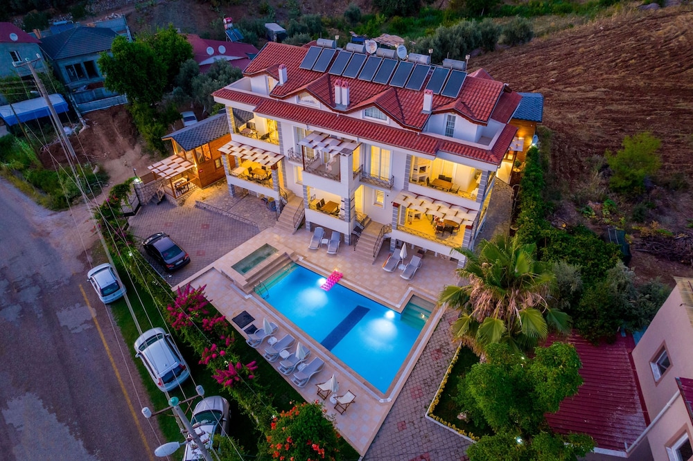 Anatolian Apartments 2/50
