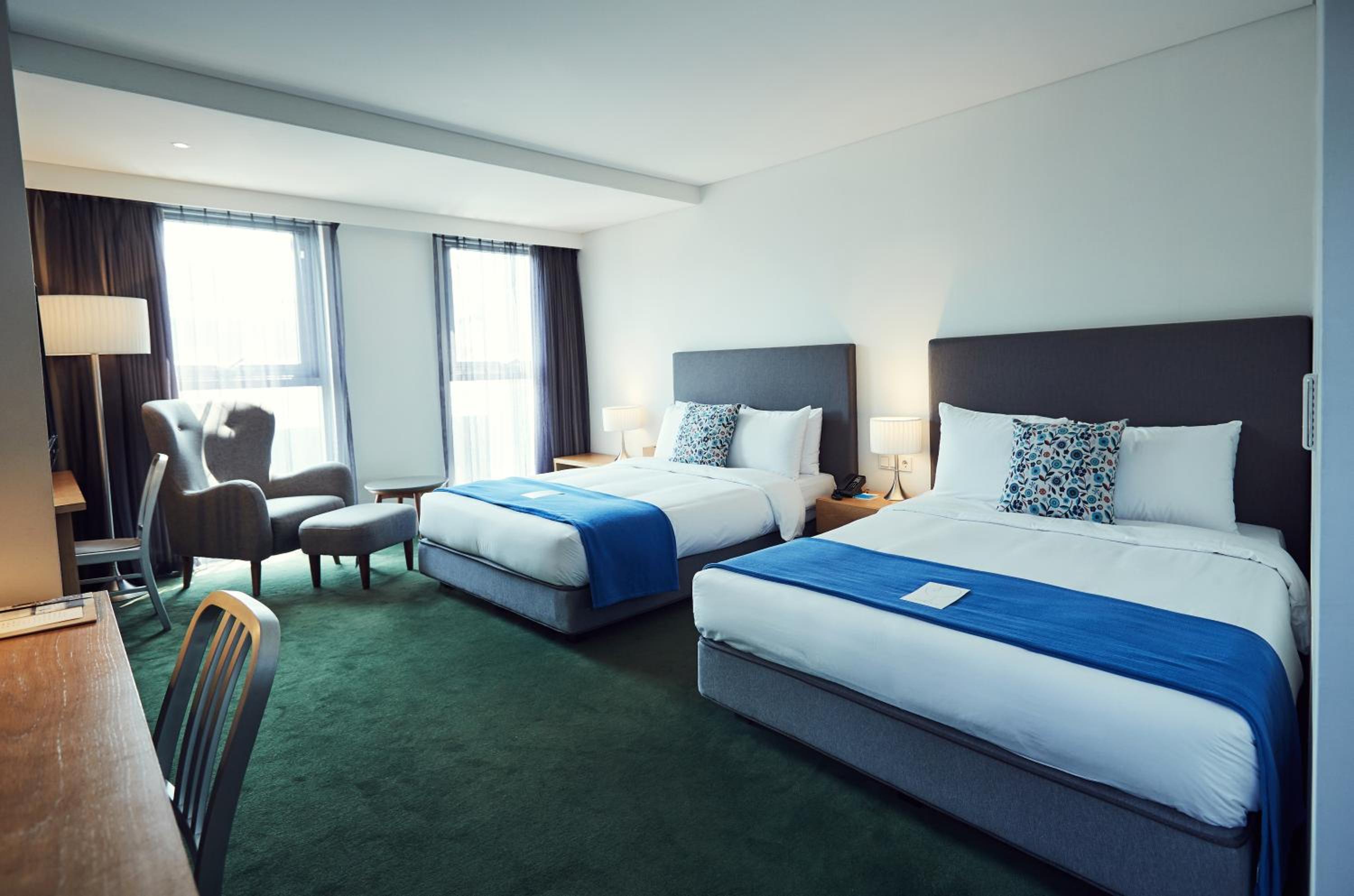 West, Twin Beds