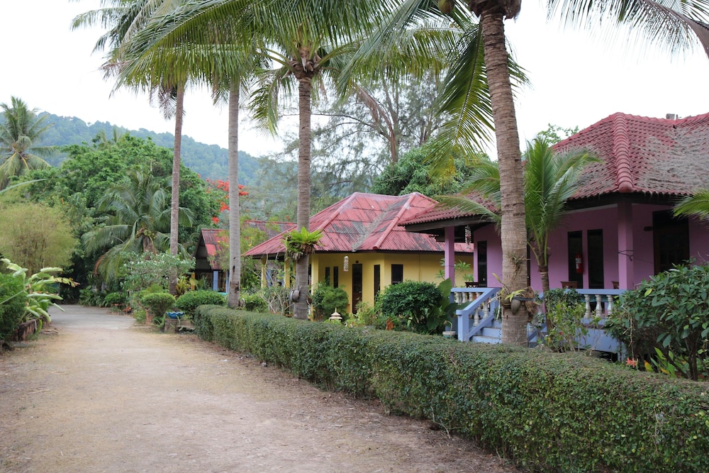 Lanta Villa Resort 48/58