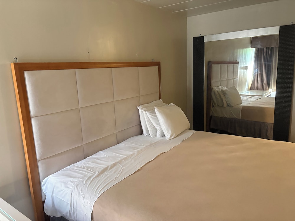 Airway Inn at LaGuardia 17/44