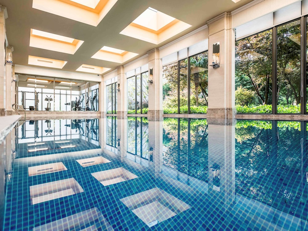swimming pool spa