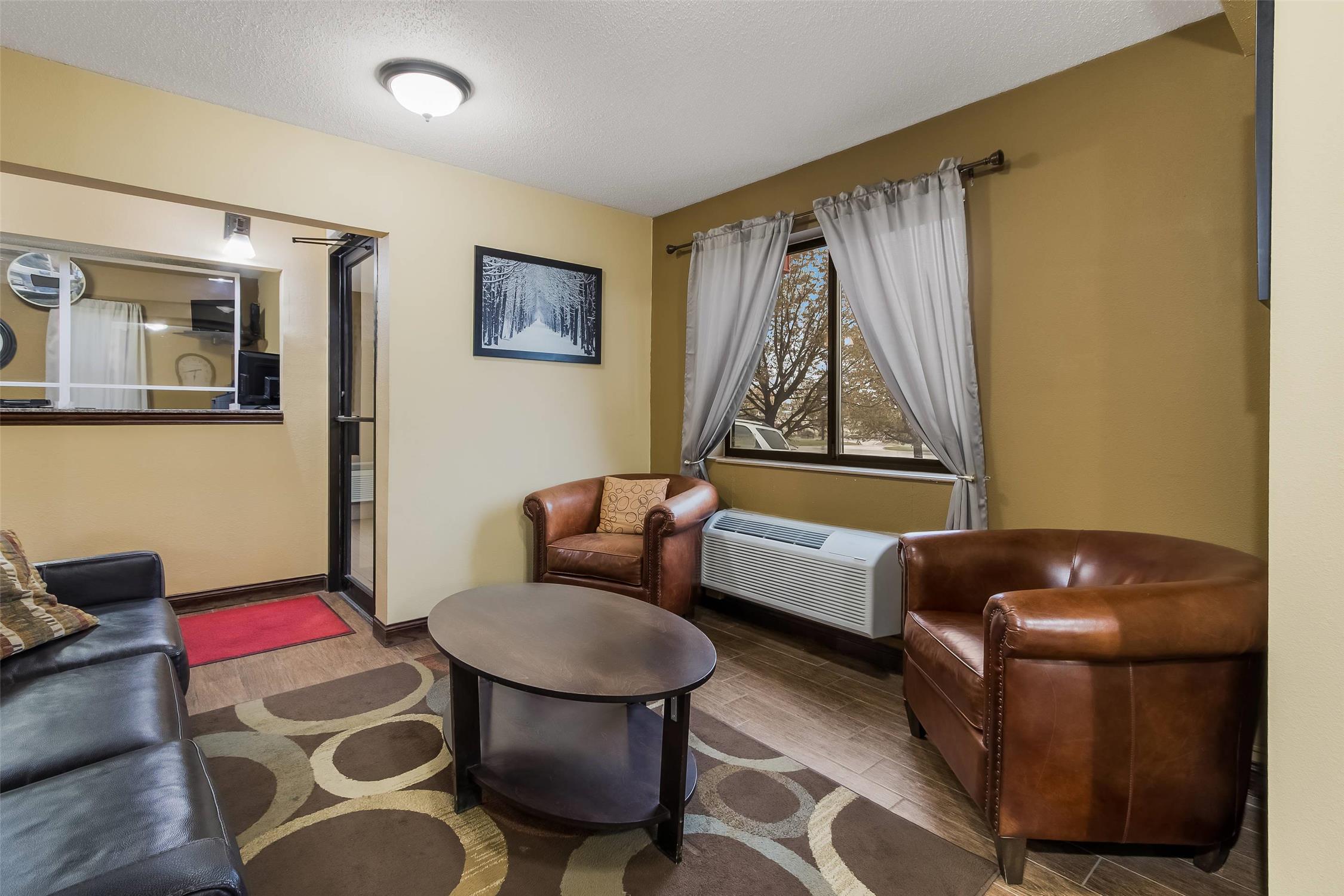 Econo Lodge Inn & Suites Yankton, SD 5/14