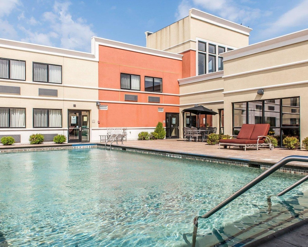 Quality Inn Suites Mattoon 2/39