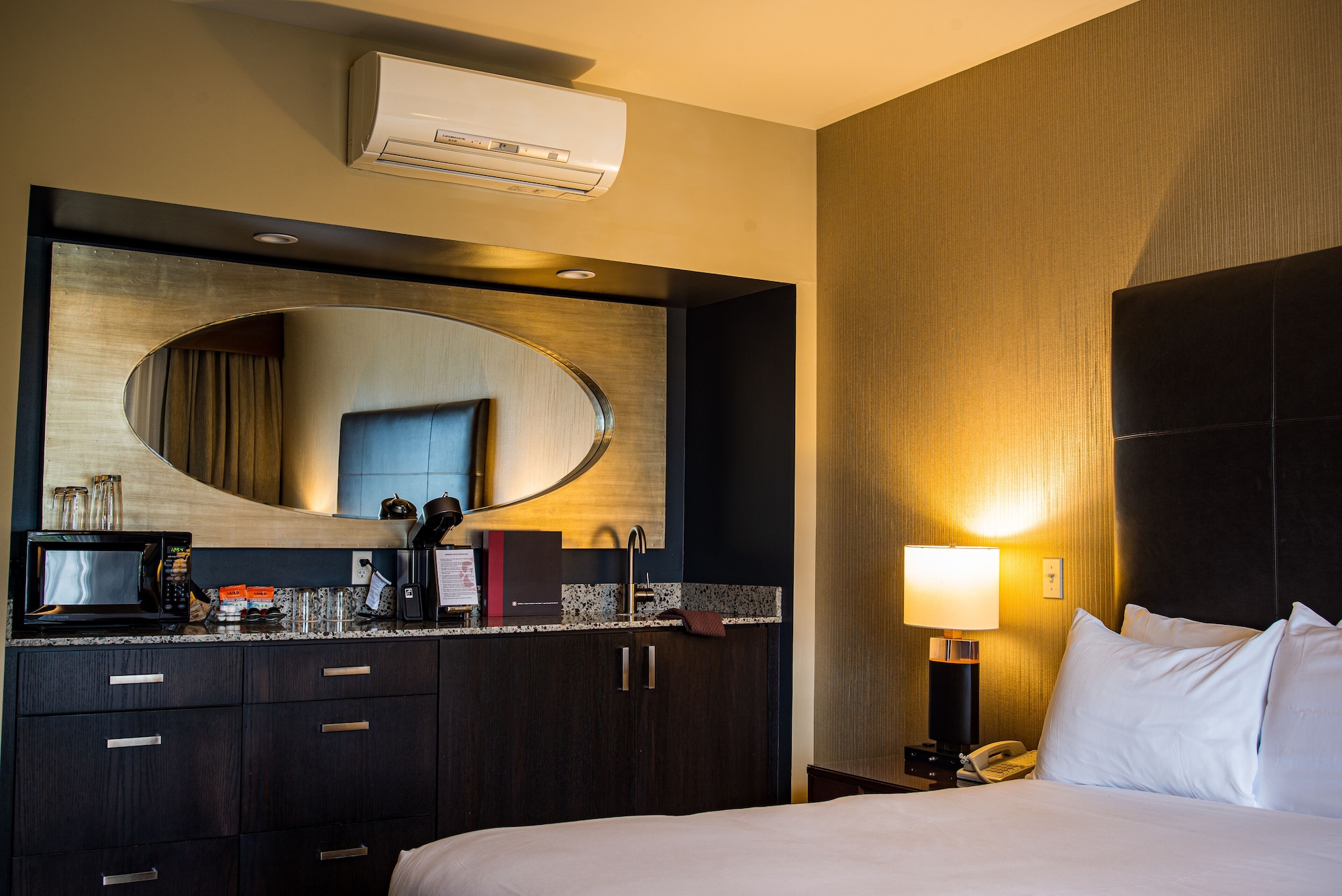 STANDARD, KING BED, RESORT VIEW, PET FRIENDLY
