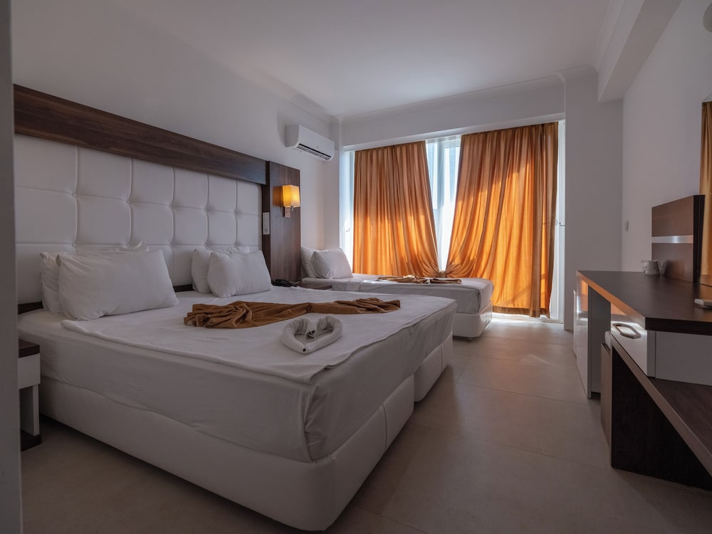 Arora Hotel 12/50