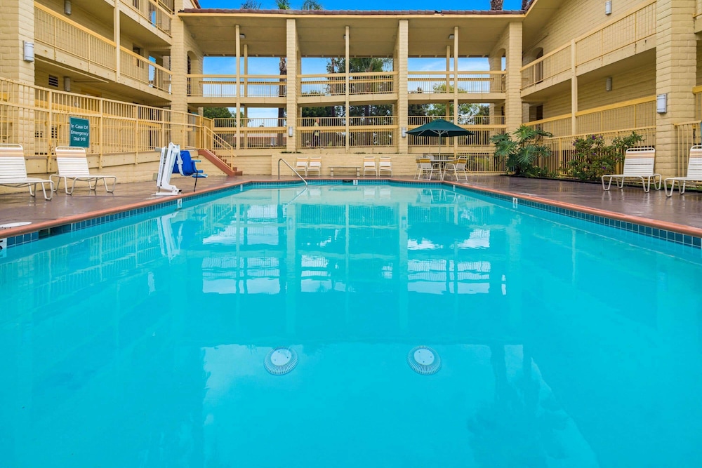 Days Inn by Wyndham San Diego Vista 4/46