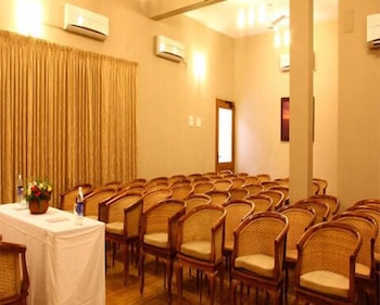 Hanu Reddy Residences Poes Garden 13/57