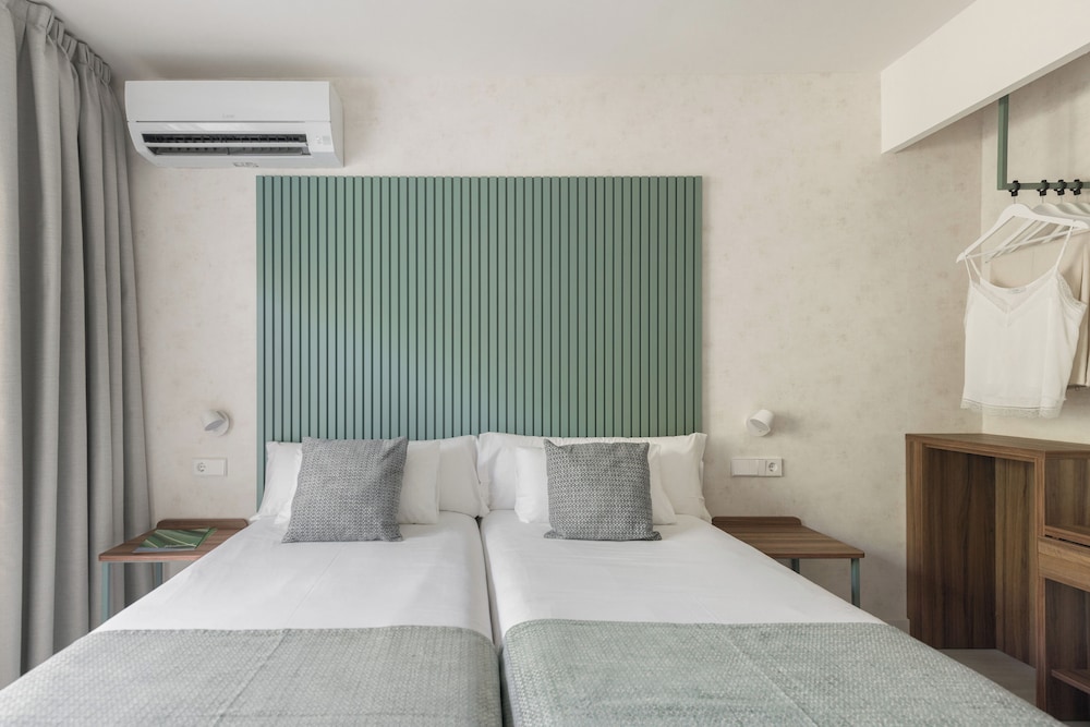 ROOM, DOUBLE BED, POOL VIEW, BALCONY