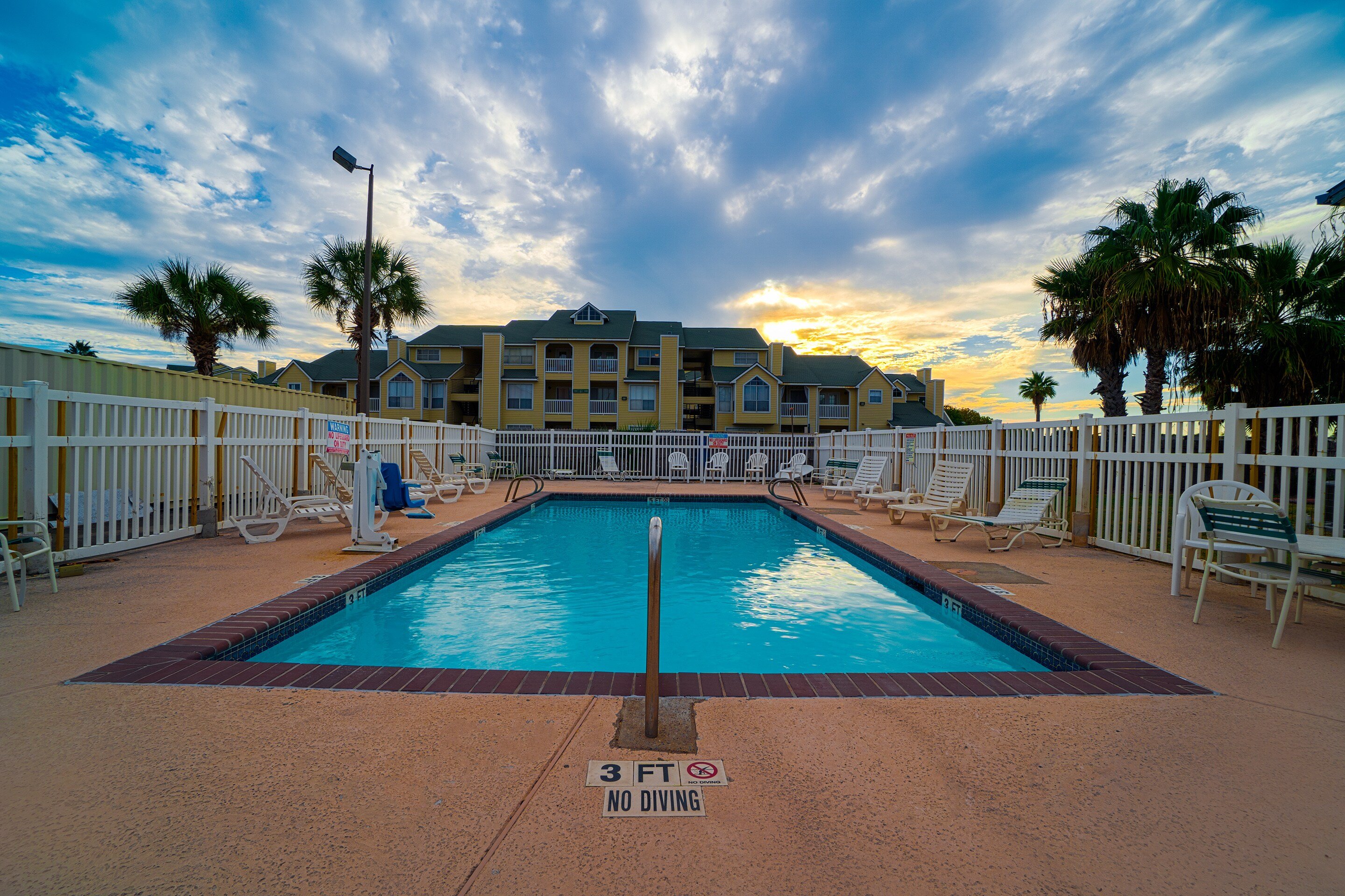 Island Inn By OYO Galveston Beach, TX 41/45