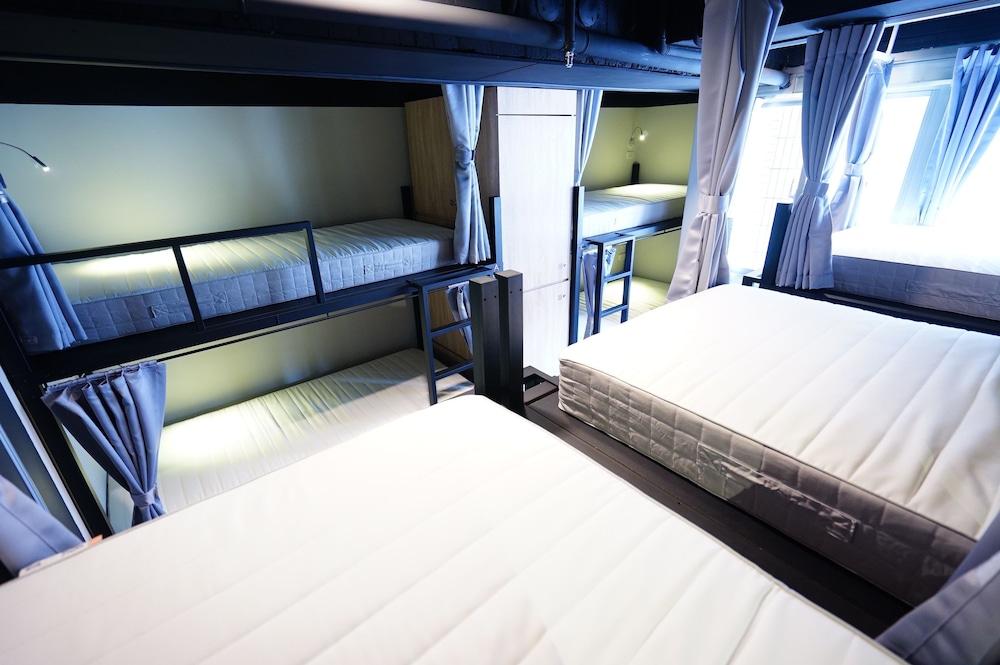 Cavemen Hostel Taipei Station Branch 8/33