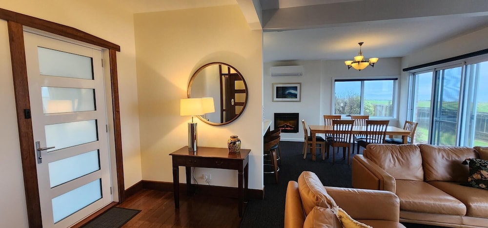 STANLEY VILLAGE WATERFRONT ACCOMMODATION 54/70