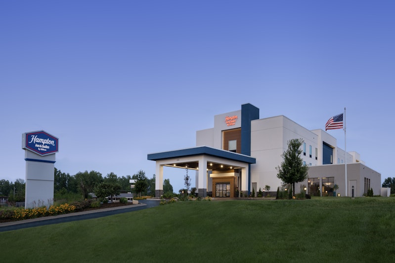 Hampton Inn & Suites Moline-Quad City International Airport 15/16