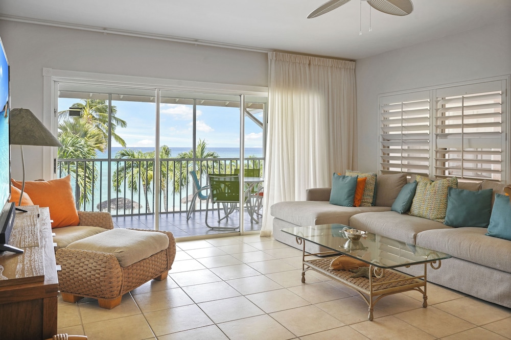 Aqua Bay Club Luxury Condos 18/50