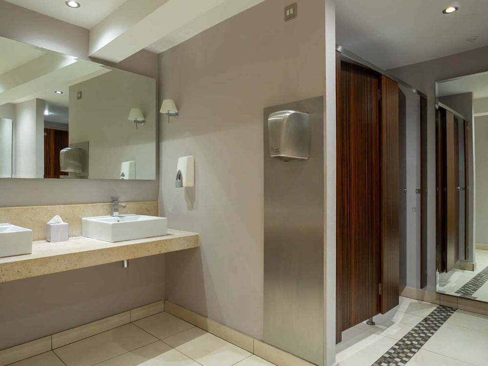 Hotel Wrexham 8/50
