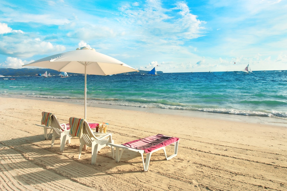 Grand Blue Beach Hotel 70/77