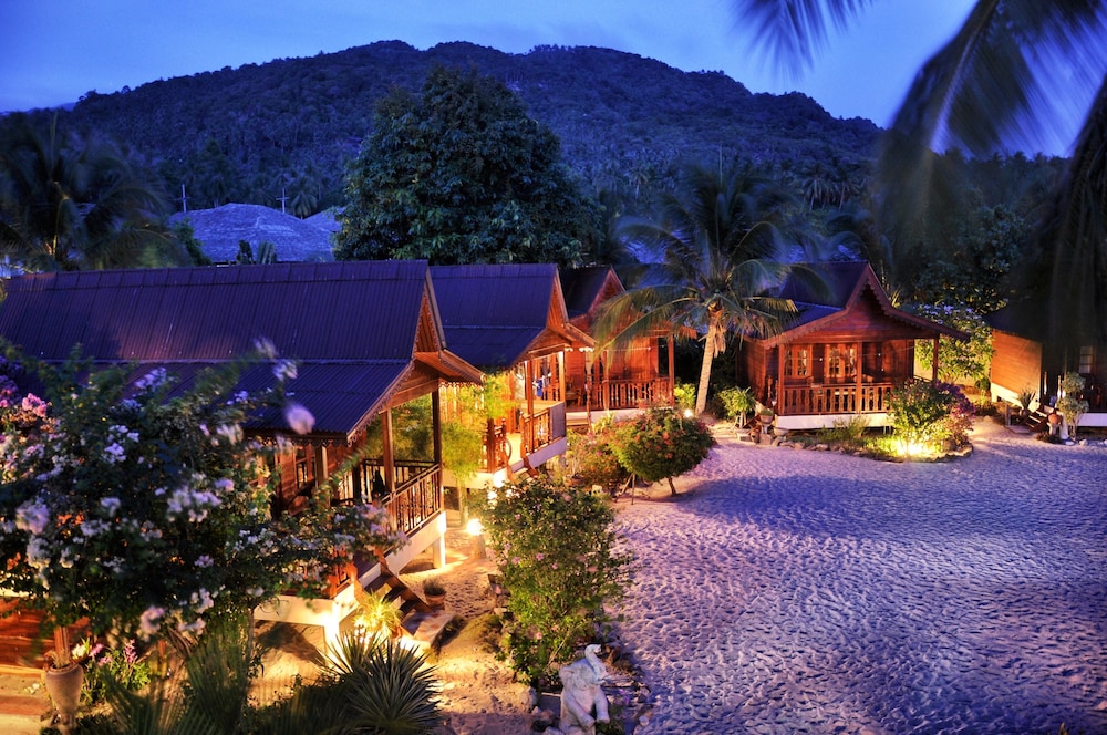 Phangan Rainbow Bungalows 28/30