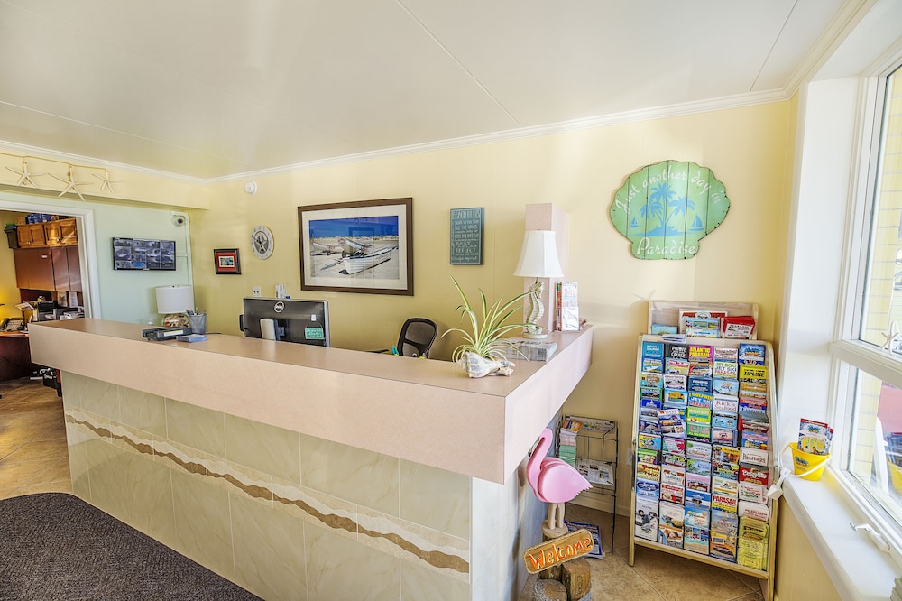 Paradise Ocean Front Resort 8/45