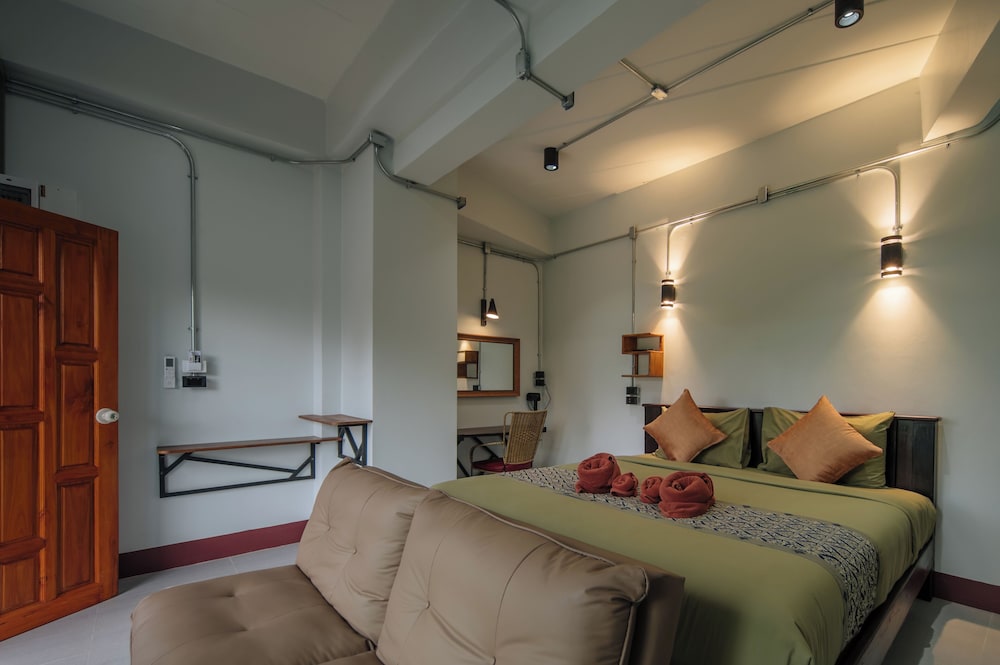 ROOM, RIVER VIEW
