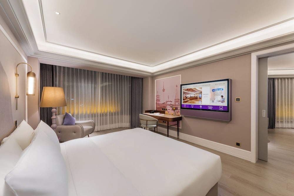 SUPERIOR, SUITE, KING BED